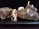 "Охота на носорога". Сувенир из Тюмени, бивень мамонта, кость носорога. Тюменский магазин подарков Легенды Сибири