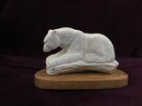 Белый медведь. Материал: рог лося. Сувенир из Тюмени, магазин подарков Легенды Сибири