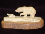 Белый медведь и тюлень. Материал - бивень мамонта. Эксклюзивный сувенир. Тюмень. Сибирь